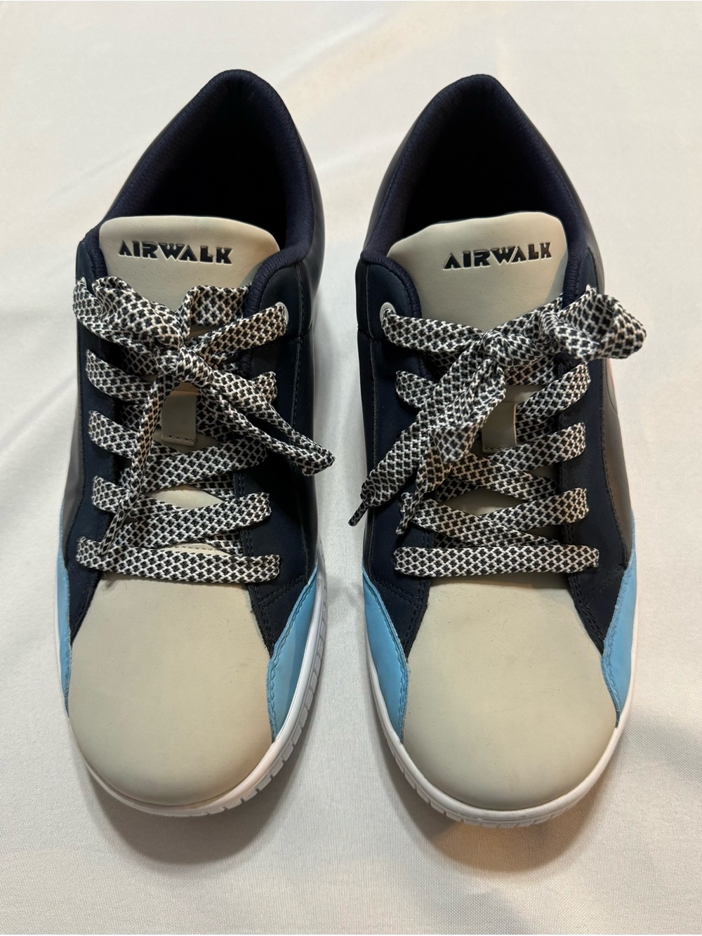Airwalk Mens Low-Top Sneakers in Navy, Light Blue and Cream